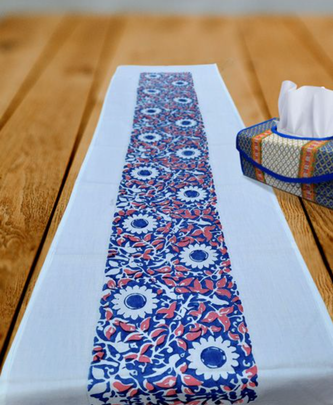 HAND BLOCK PRINTED COTTON TABLE RUNNER WITH 4 MATS - BLUE AND PINK