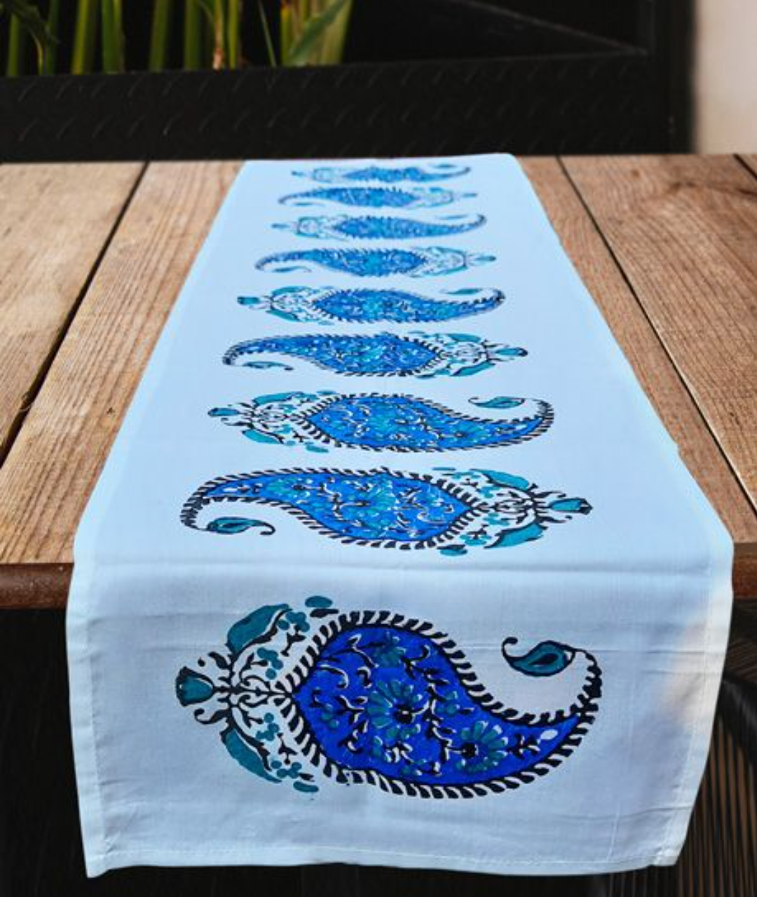 HAND BLOCK PRINTED COTTON TABLE RUNNER WITH 4 MATS -BLUE AND GREEN